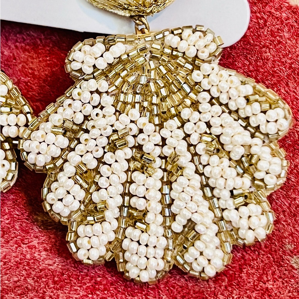 🌺🎉HP🎉🌺 NWT Deepa Gurnani Luxe Beaded Seashell Chandeliers - Picture 6 of 16